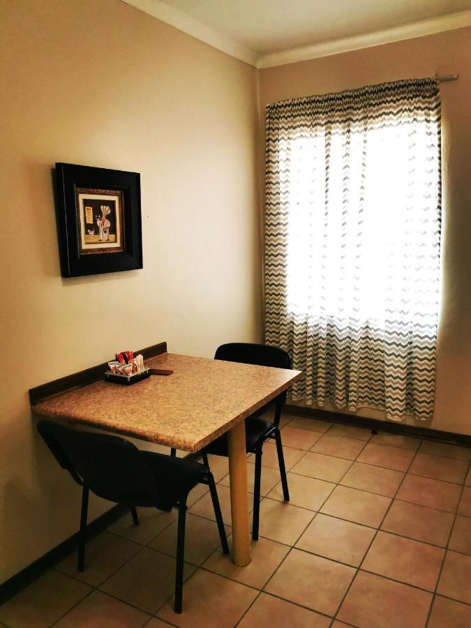 East Gate Rest Camp Apartment Buitepos Exterior photo