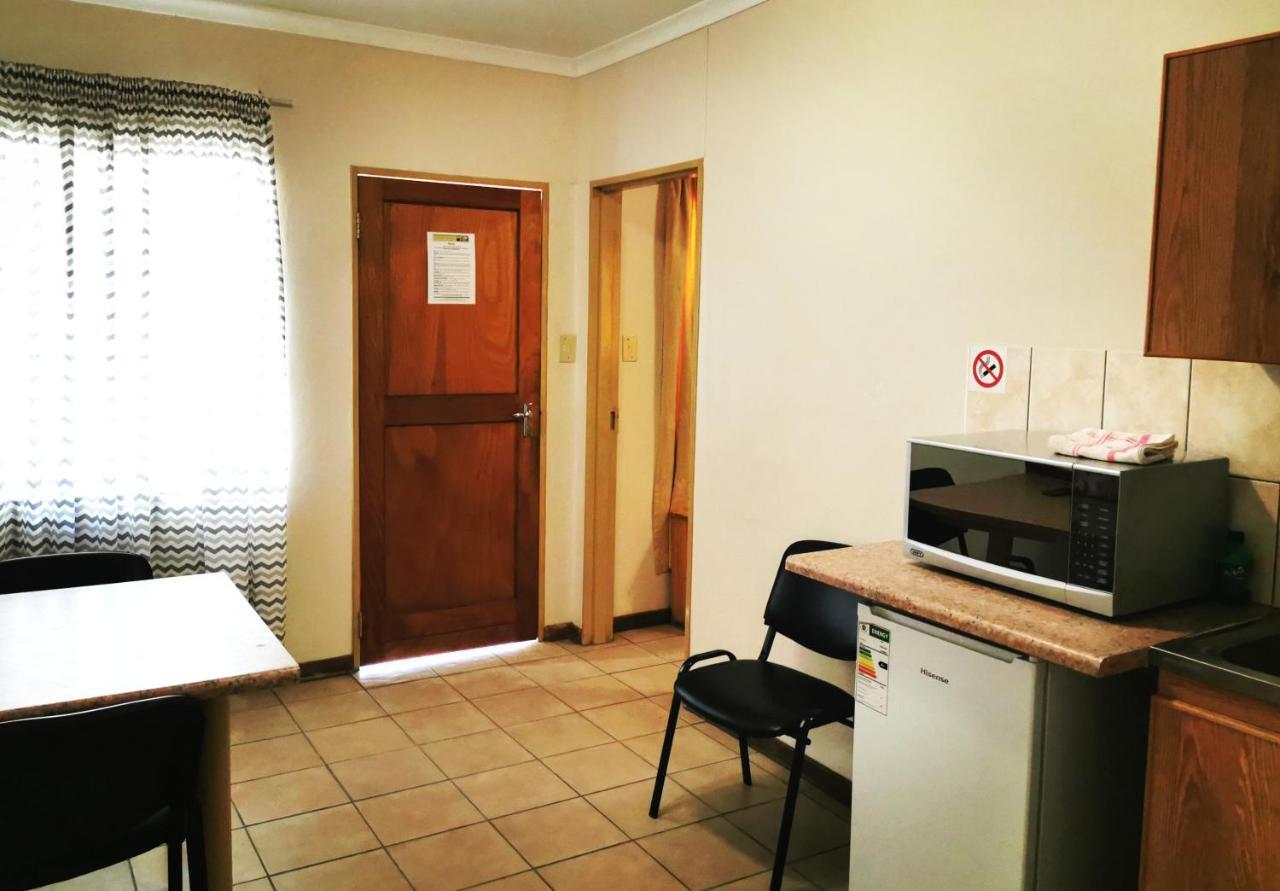 East Gate Rest Camp Apartment Buitepos Exterior photo